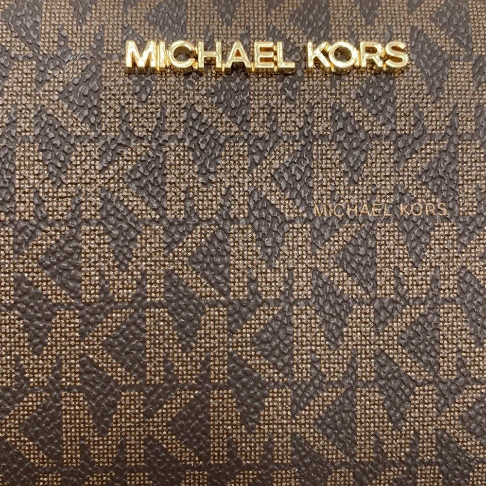 MICHAEL KORS  Large Travel Continental Leather
Color: Light Sage/ Brown multi - Picture 16 of 16